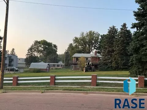 1509 S Gary Dr, Sioux Falls, SD 57103 photo 2