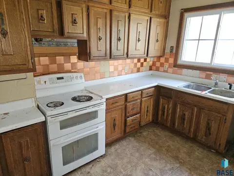 116 E Fifth St, Colome, SD 57528 photo 5