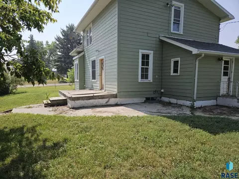 116 E Fifth St, Colome, SD 57528 photo 3