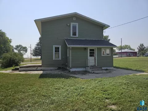 116 E Fifth St, Colome, SD 57528 photo 4