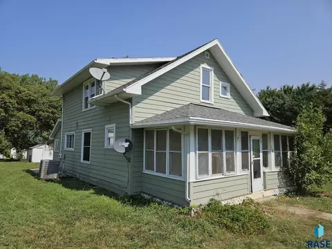 116 E Fifth St, Colome, SD 57528 photo 2