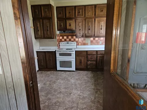 116 E Fifth St, Colome, SD 57528 photo 6