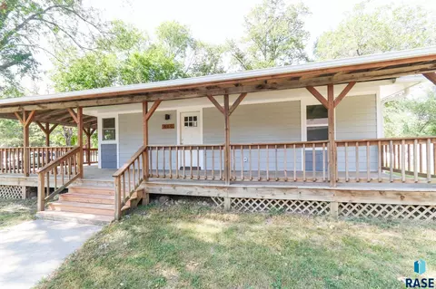 400 E 6th St, Bridgewater, SD 57319 photo 2