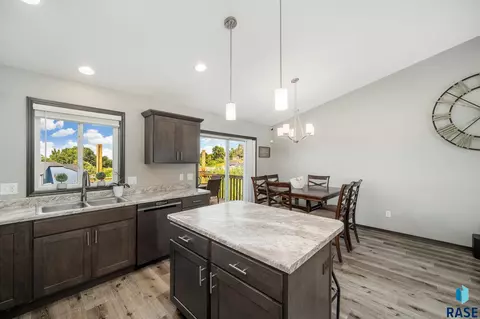 1720 E Tracy Ln, Sioux Falls, SD 57103 photo 9