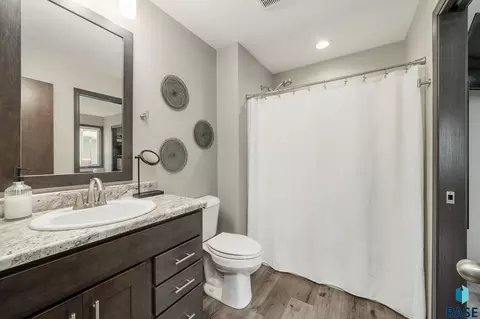 1720 E Tracy Ln, Sioux Falls, SD 57103 photo 13