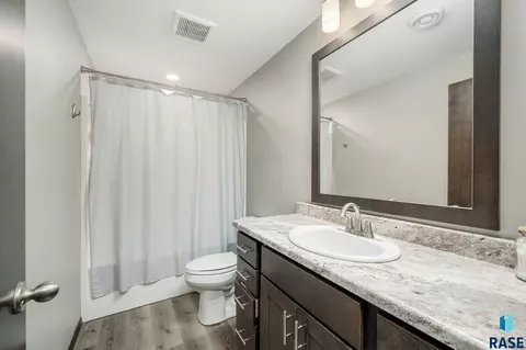 1720 E Tracy Ln, Sioux Falls, SD 57103 photo 23