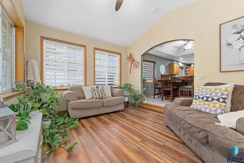 1305 Parkview Blvd, Brandon, SD 57005 photo 4