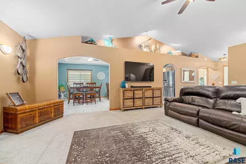 1305 Parkview Blvd, Brandon, SD 57005 photo 3