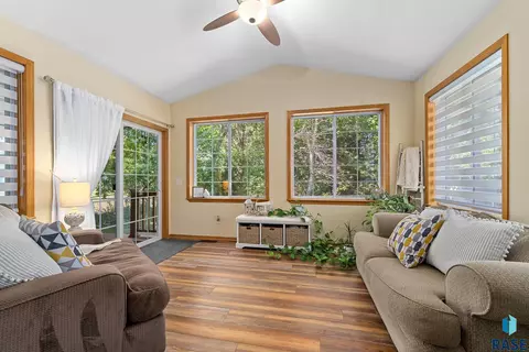 1305 Parkview Blvd, Brandon, SD 57005 photo 5