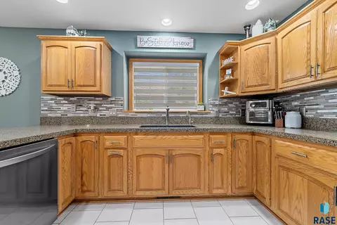1305 Parkview Blvd, Brandon, SD 57005 photo 7