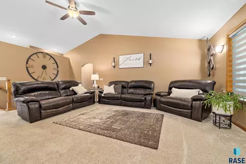 1305 Parkview Blvd, Brandon, SD 57005 photo 2