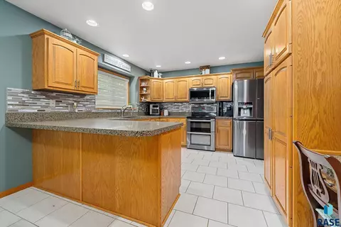 1305 Parkview Blvd, Brandon, SD 57005 photo 9