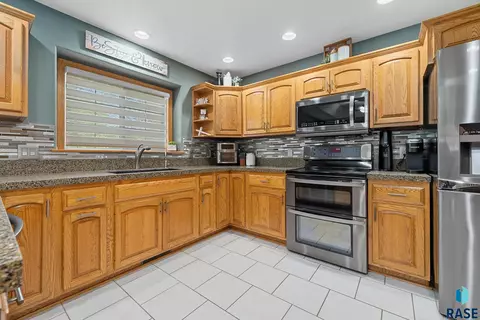 1305 Parkview Blvd, Brandon, SD 57005 photo 6
