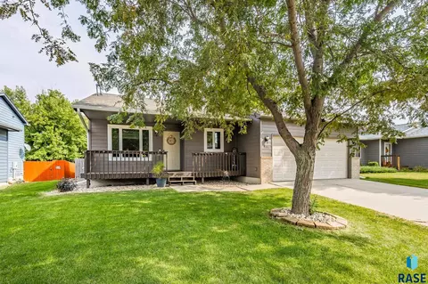 704 S Wheatland Ave, Sioux Falls, SD 57106
