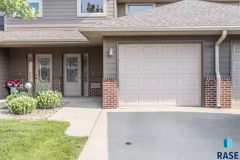 8510 W Grinn Pl, Sioux Falls, SD 57106
