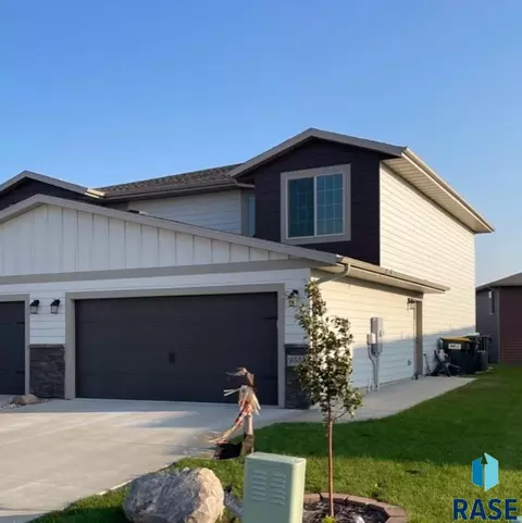 9504 W Broek Dr, Sioux Falls, SD 57106