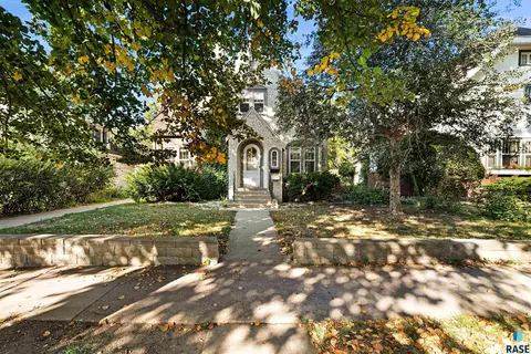 1613 S 1st Ave, Sioux Falls, SD 57105
