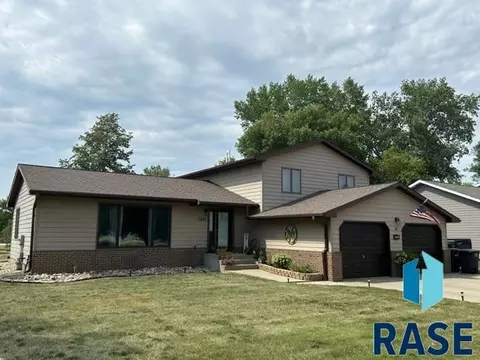 1421 S Miller Ave, Mitchell, SD 57301 photo 1