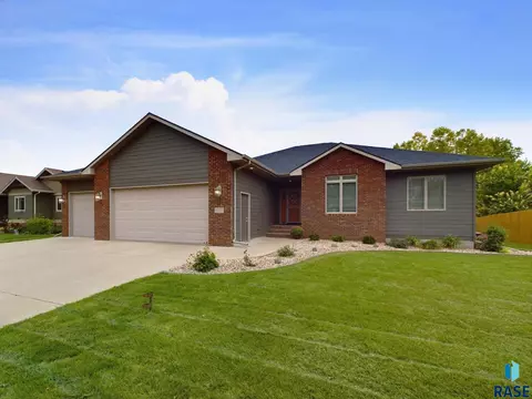 1720 S Parkview Blvd, Brandon, SD 57005 photo 1