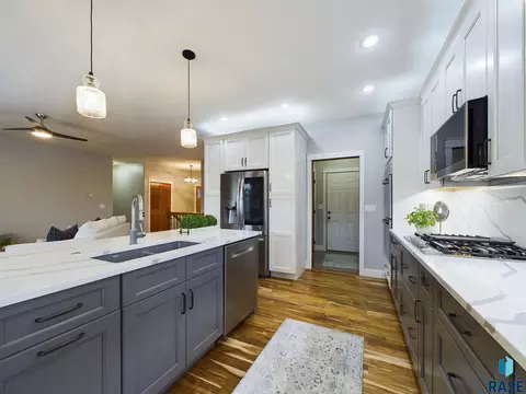 1720 S Parkview Blvd, Brandon, SD 57005 photo 8