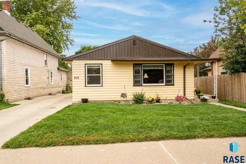 905 N Spring Ave, Sioux Falls, SD 57104