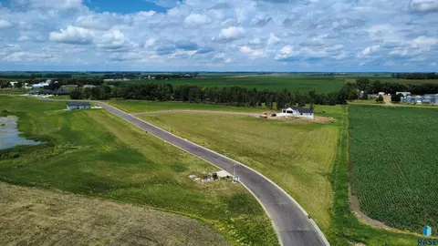 941 Harter Cir, Madison, SD 57042 photo 9