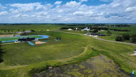 941 Harter Cir, Madison, SD 57042 photo 14