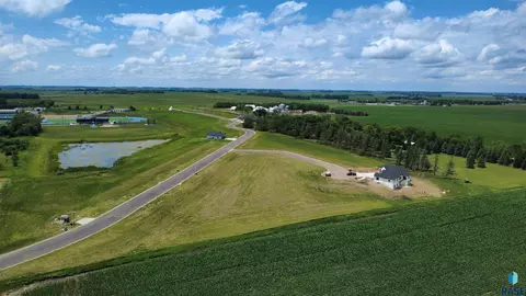 941 Harter Cir, Madison, SD 57042 photo 7