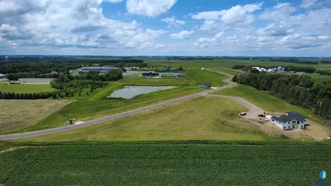 932 Harter Cir, Madison, SD 57042 photo 14