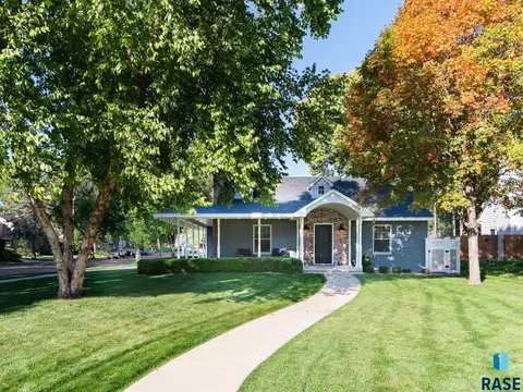 2019 S Pendar Ln, Sioux Falls, SD 57105