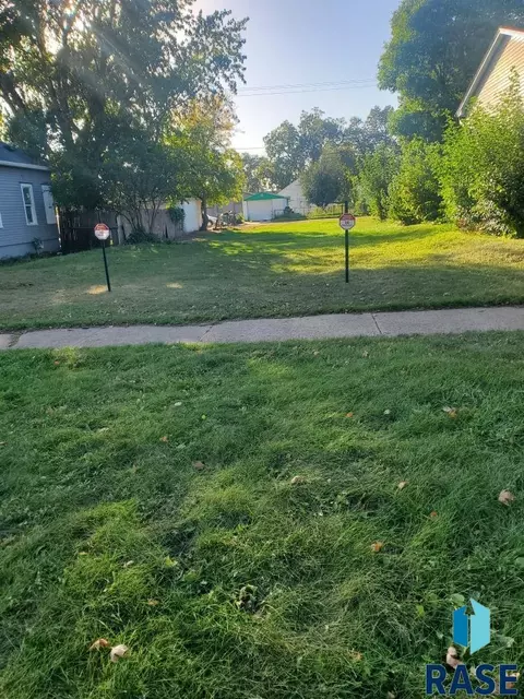 209 N Indiana Ave, Sioux Falls, SD 57103