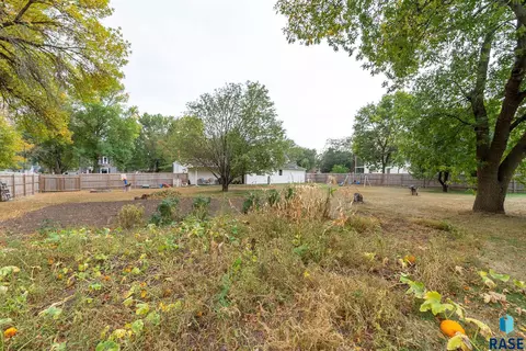 812 E 10th St, Dell Rapids, SD 57022 photo 45