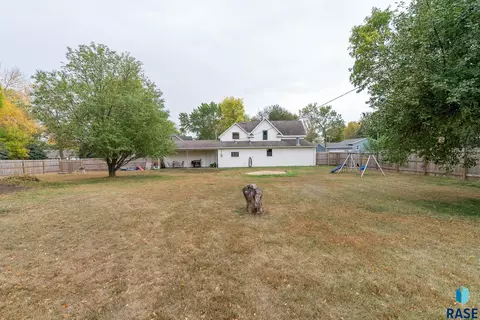 812 E 10th St, Dell Rapids, SD 57022 photo 42