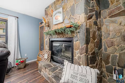812 E 10th St, Dell Rapids, SD 57022 photo 6
