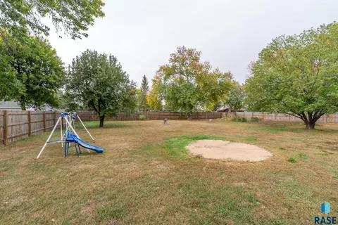 812 E 10th St, Dell Rapids, SD 57022 photo 41