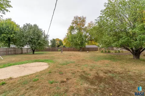 812 E 10th St, Dell Rapids, SD 57022 photo 50