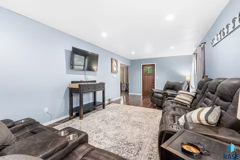 812 E 10th St, Dell Rapids, SD 57022 photo 8