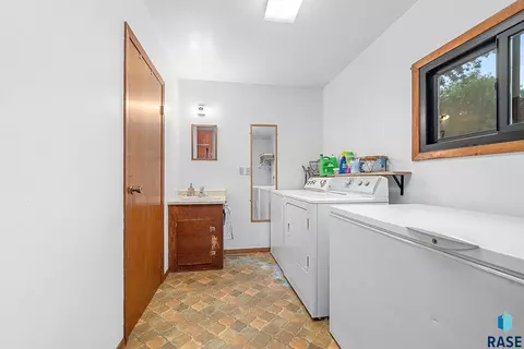 812 E 10th St, Dell Rapids, SD 57022 photo 23