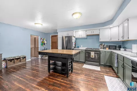 812 E 10th St, Dell Rapids, SD 57022 photo 12