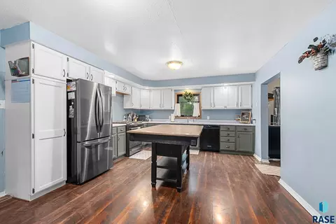 812 E 10th St, Dell Rapids, SD 57022 photo 11