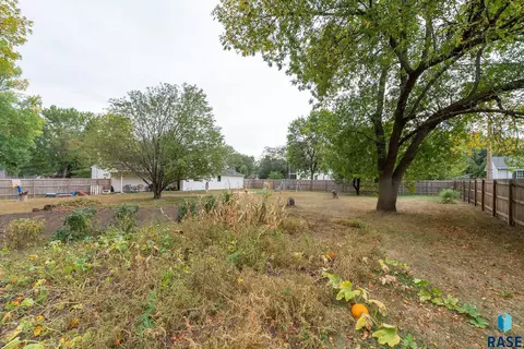 812 E 10th St, Dell Rapids, SD 57022 photo 44