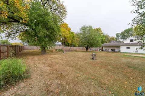 812 E 10th St, Dell Rapids, SD 57022 photo 43