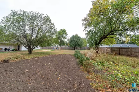 812 E 10th St, Dell Rapids, SD 57022 photo 46