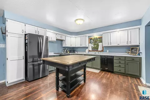 812 E 10th St, Dell Rapids, SD 57022 photo 17