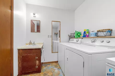812 E 10th St, Dell Rapids, SD 57022 photo 21