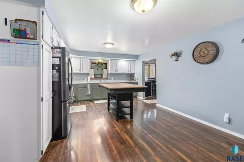 812 E 10th St, Dell Rapids, SD 57022 photo 13