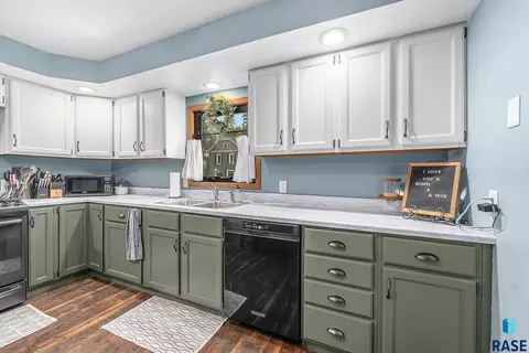 812 E 10th St, Dell Rapids, SD 57022 photo 14