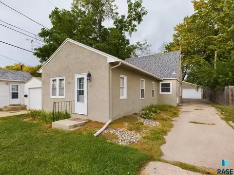 1910 E 7th St, Sioux Falls, SD 57103 photo 1
