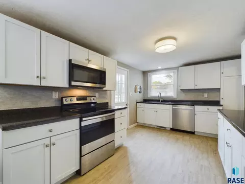 1910 E 7th St, Sioux Falls, SD 57103 photo 8