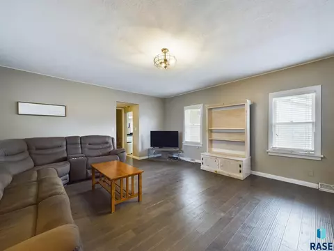 1910 E 7th St, Sioux Falls, SD 57103 photo 4